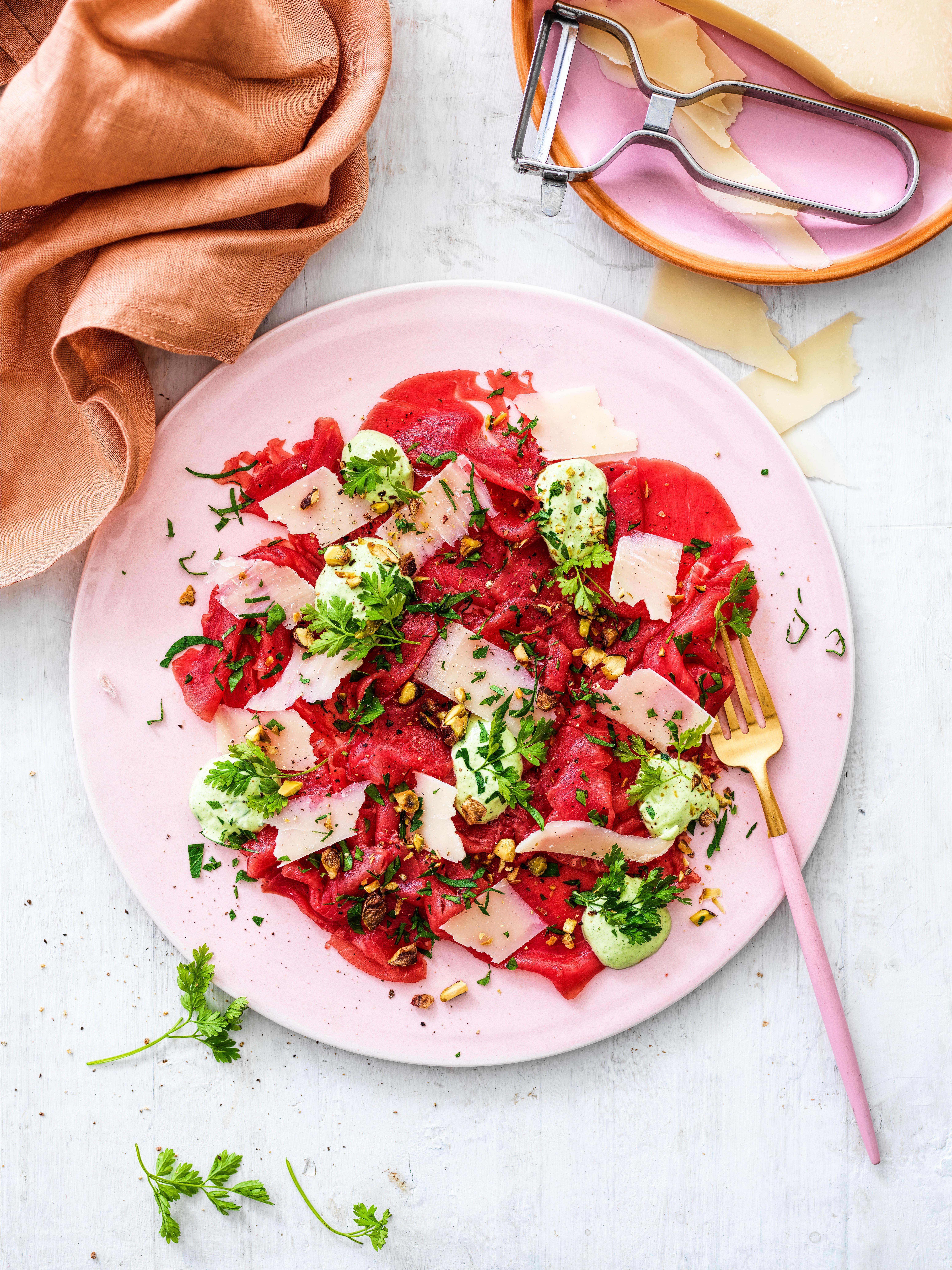 Rundercarpaccio met kruidenmayonaise